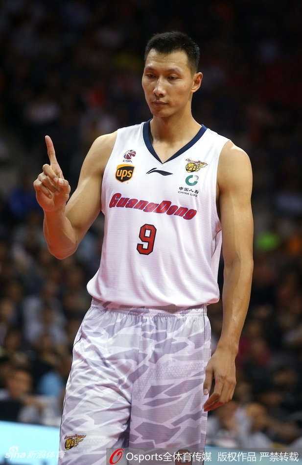 在一次进攻得手后，阿联振臂怒吼，青筋暴起，将心中积压的情绪和领袖的霸气在这一刻完全释放！