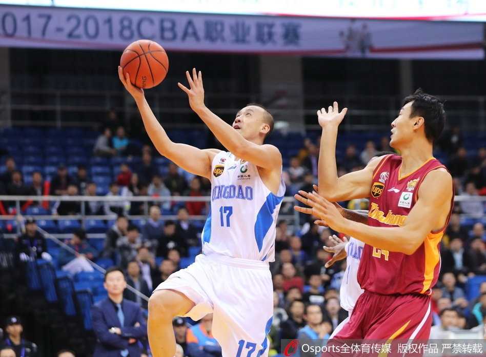 赛后的技术台前，比分定格在104-115，青岛球员落寞的背影与浙江队员的欢呼形成鲜明对比