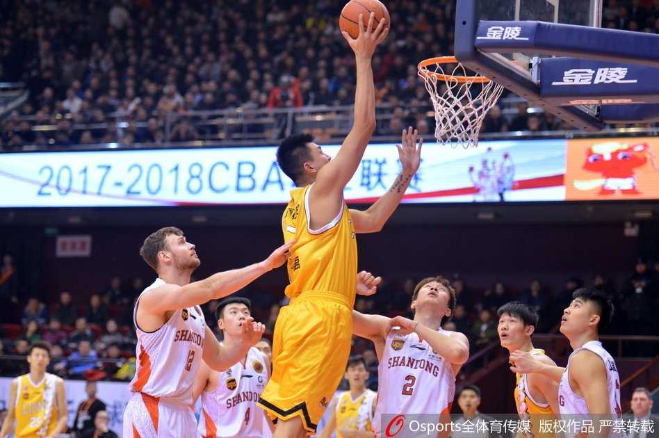 劳森在加时赛中关键抛投命中，这一刻他成为山东队起死回生的定海神针