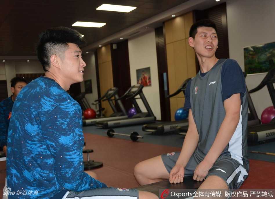 齐鲁蓄力,静待锋芒:山东高速男篮新春集训全力冲刺第三阶段 山东男篮众将帅齐聚训练馆,准备开始高强度对抗训练