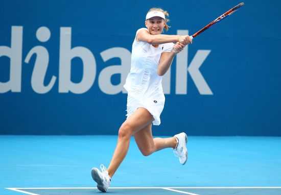 2026网球赛事复盘：马卡洛娃爆冷阿扎伦卡书写生涯传奇