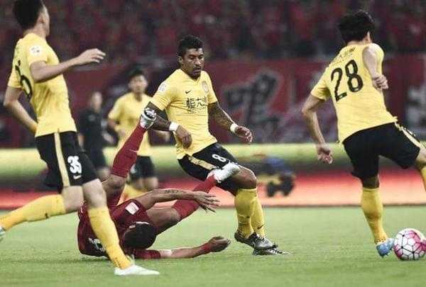 上港2-1绝杀恒大:武磊世界波改写争冠格局 上港2-1绝杀恒大:武磊世界波改写争冠格局