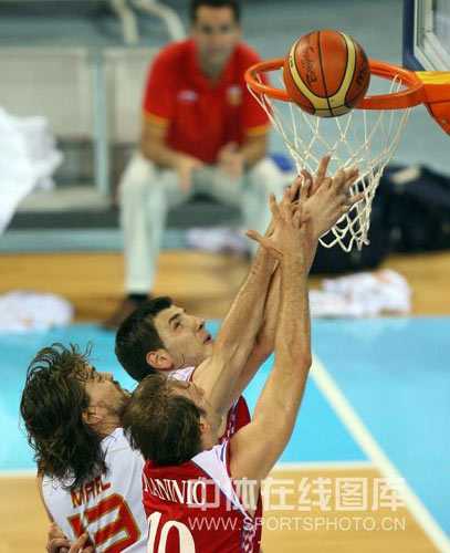 中国男篮64-82不敌克罗地亚，中远投失准成最大败因