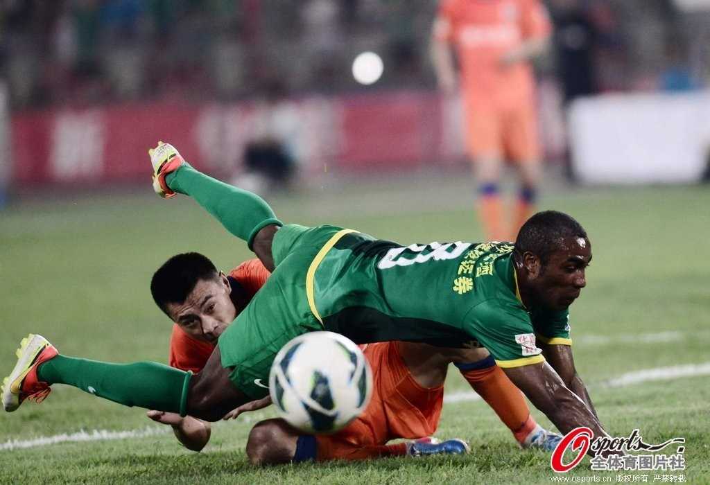 克雷桑传射绝杀+负分清零，京鲁大战泰山2-1力克国安