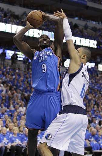 德克24罚全中砍48分，小牛西决首战灭火雷霆