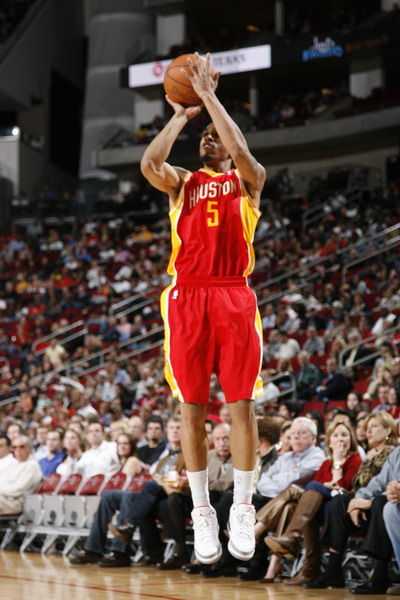 杜兰特31分火箭复仇掘金，客场115-101终结颓势