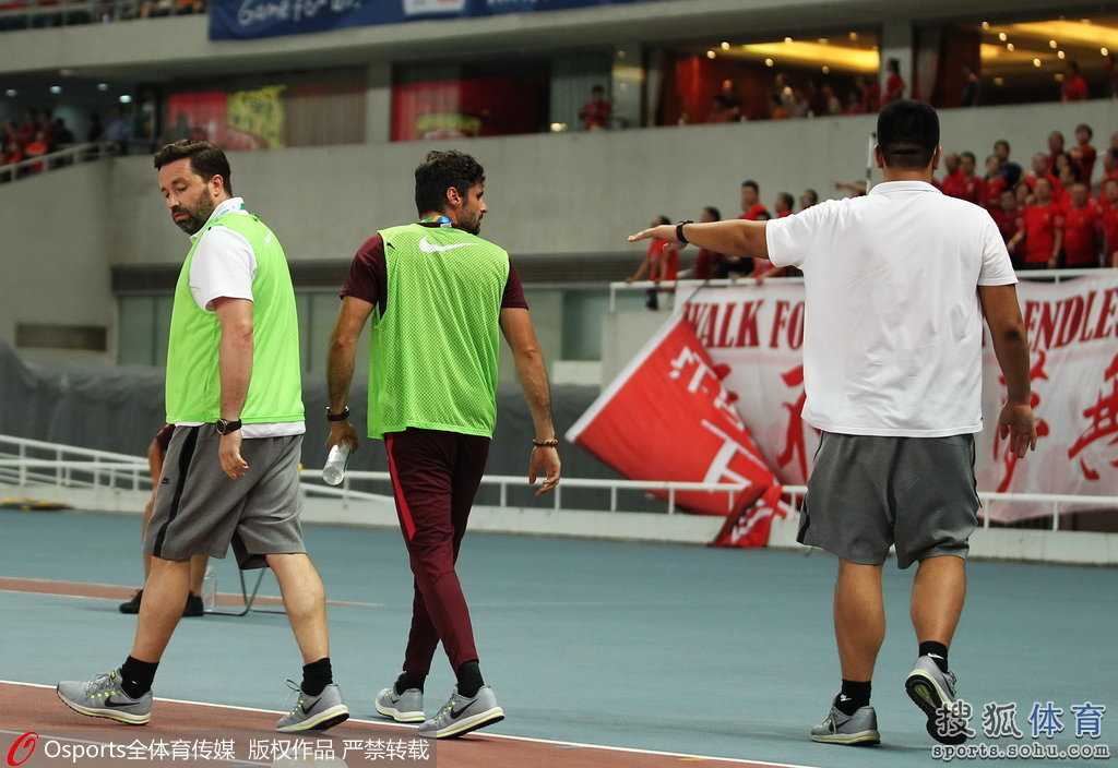 足协杯-上港4-0奇迹翻盘权健!胡尔克双响+郑致云绝杀创历史 足协杯-上港4-0奇迹翻盘权健!胡尔克双响+郑致云绝杀创历史