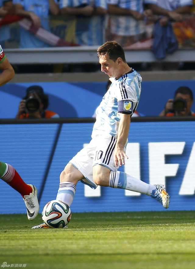 Messi’s Last-Gasp Stunner Sends Argentina Past Iran in World Cup Group Stage