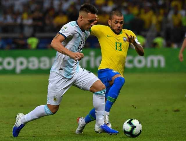 世预赛阿根廷4-1双杀巴西：恩佐传射领衔完美复仇