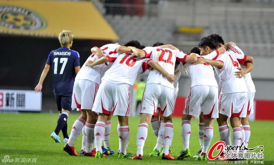 国足0-0逼平日本终结四连败，韩佳奇神扑力保城门