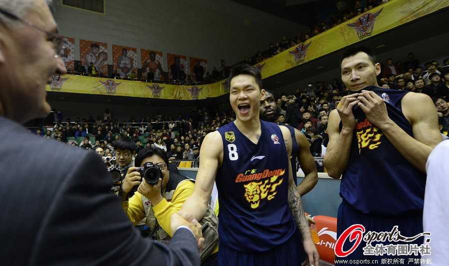 布朗44分力挽狂澜，广厦客场逆转北京夺总决赛赛点