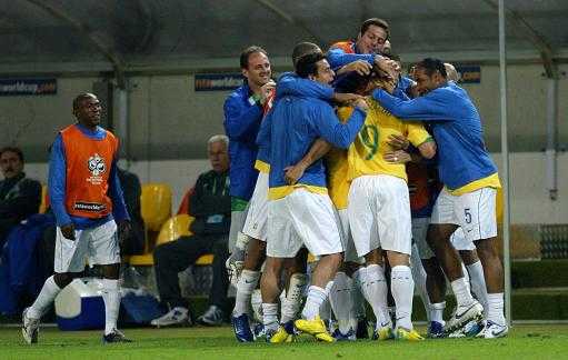 日本3-2巴西：让二追三创历史，蓝武士首胜五星巴西