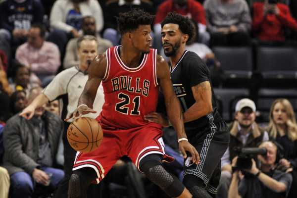 （30字内）：尼克斯130-119灰熊止三连败 阿努诺比25+13唐斯三双