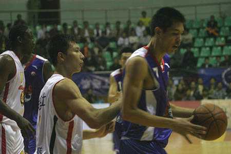 易建联30+11率广东下半场逆转上海