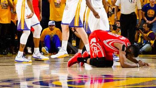 火箭主场惨败勇士20分 哈登18中4赛季两连败