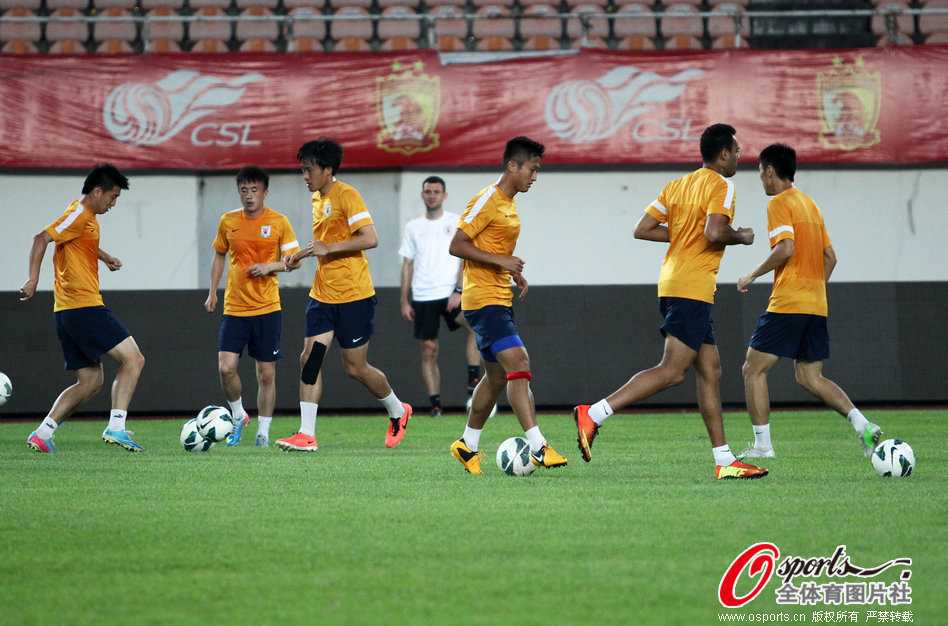 足协杯恒大2-0中甲中优，于汉超83分钟破僵局