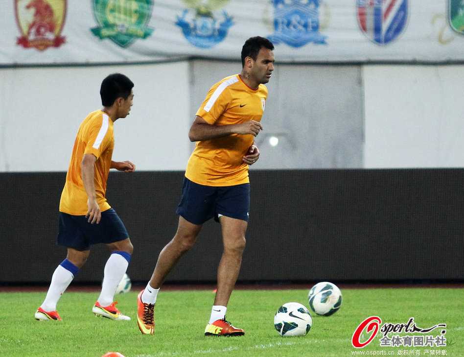 足协杯恒大2-0中甲中优，于汉超83分钟破僵局