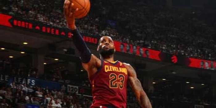 雄鹿28分惨败猛龙，字母哥独木难支季后赛席位告急