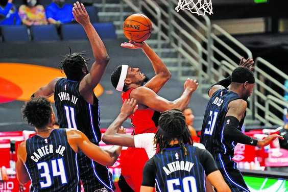 猛龙双杀骑士：东区格局改写与季后赛席位前瞻