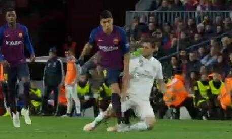 皇马客场10人逆转终结巴萨39场不败，C罗绝杀改写西甲争冠格局