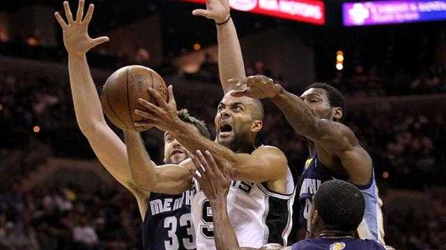 福克斯巴恩斯合砍49分，马刺111-101逆转灰熊夺G1