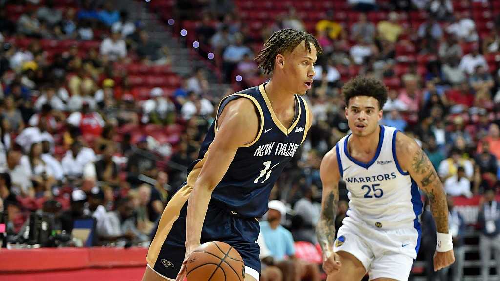 金州勇士主场逆转鹈鹕终结五连胜锁定附加赛