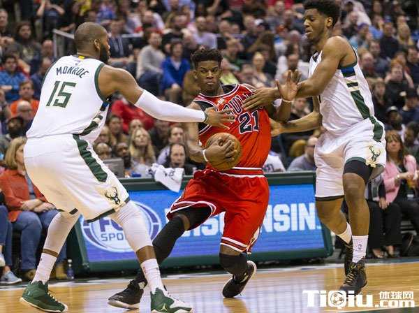 雄鹿三杀公牛终结5连败