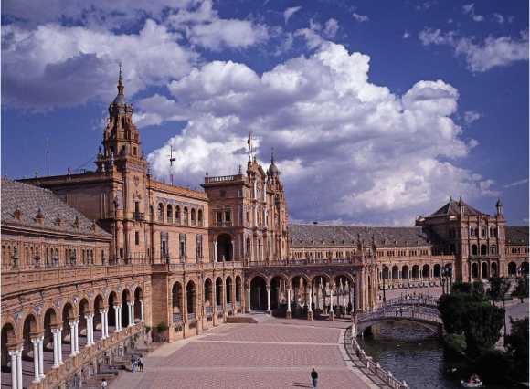 马拉加1-0塞维利亚：新帅普拉萨首秀遭遇开门黑