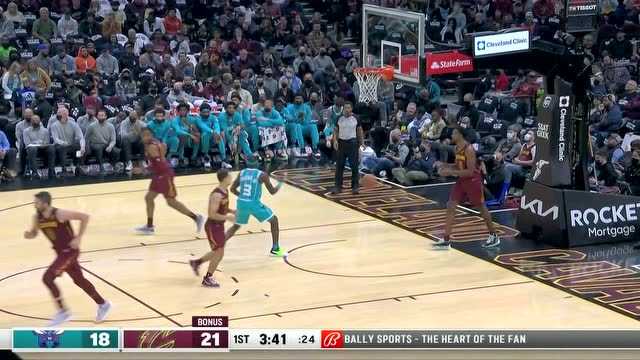 骑士七连胜主场横扫黄蜂，克拉克森24+5掀翻青春风暴