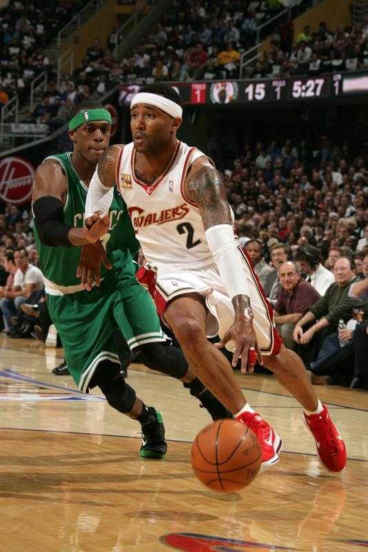 骑士三巨头三分雨122-102大胜魔术重返东部榜首